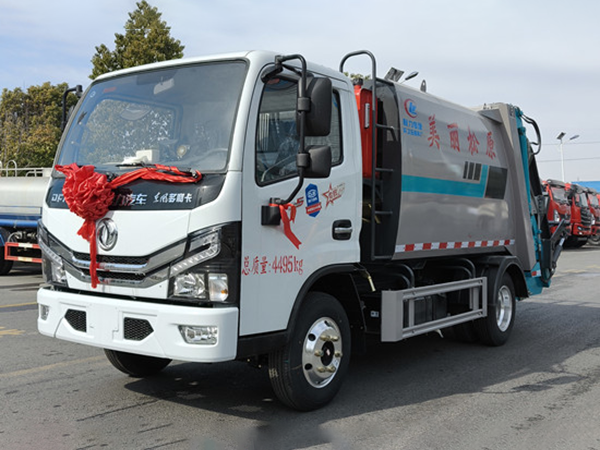 多利卡蓝牌6方压缩垃圾车-全柴132马力