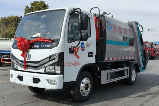 多利卡蓝牌6方压缩垃圾车-全柴132马力