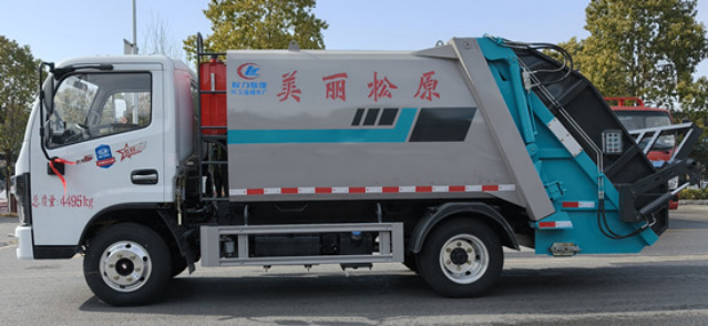 多利卡蓝牌6方压缩垃圾车-全柴132马力